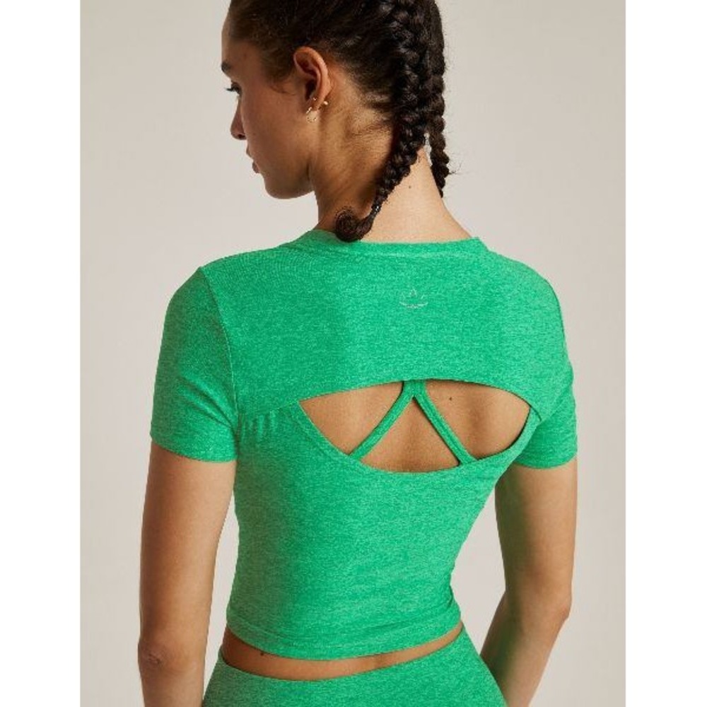Beyond Yoga featherweight open back Crop Top Green Keyhole Back Short Sleeve